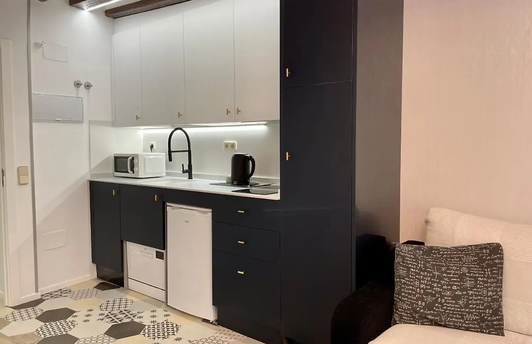 Madrid Villa Suites Aquamarina-1